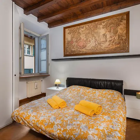 Luxury Historic By Duomo Sleeps 11 Apartment *